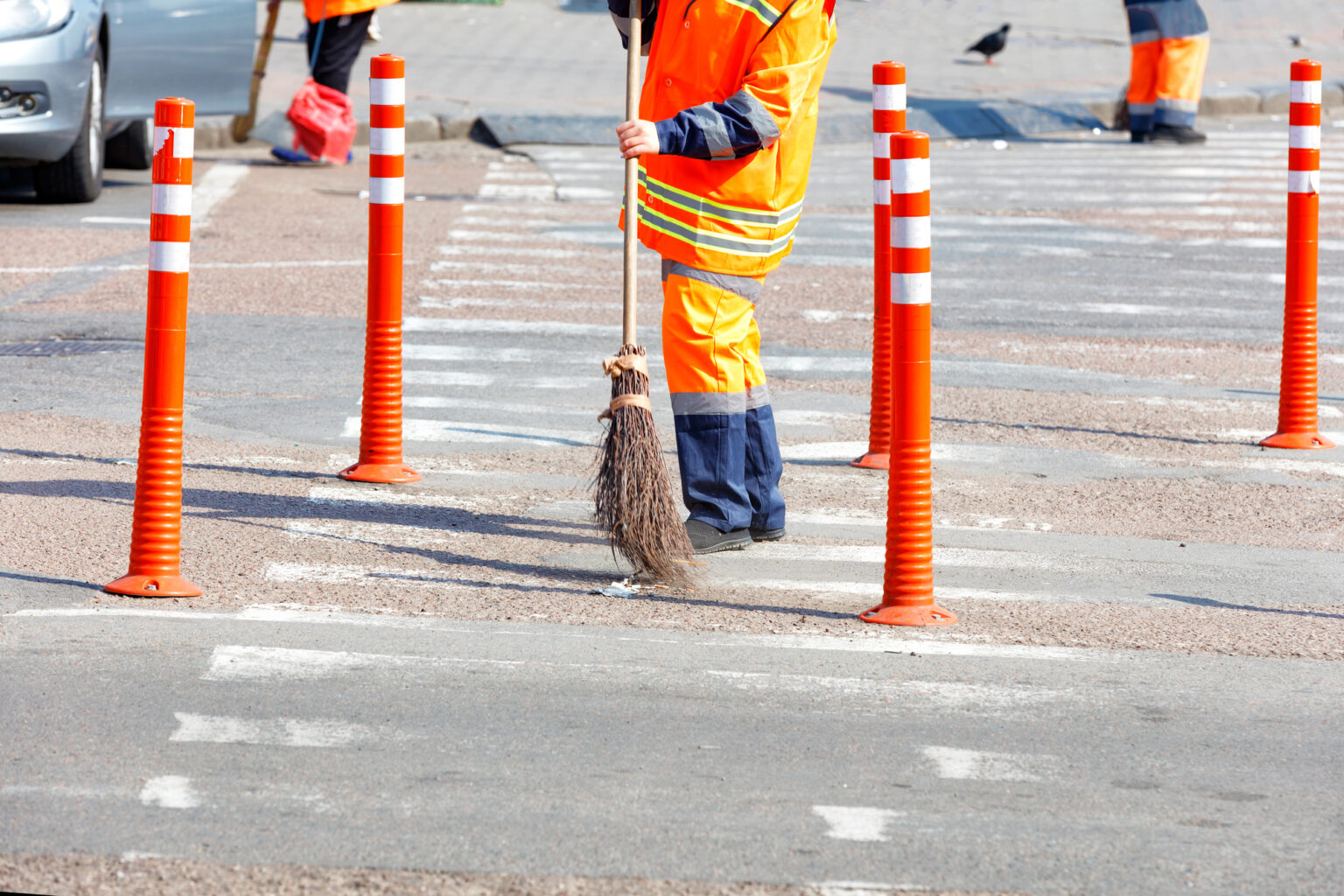 一般道路・高速道路の清掃が重要な理由。基本的な進め方 - お役立ち情報|株式会社エムエムインターナショナル